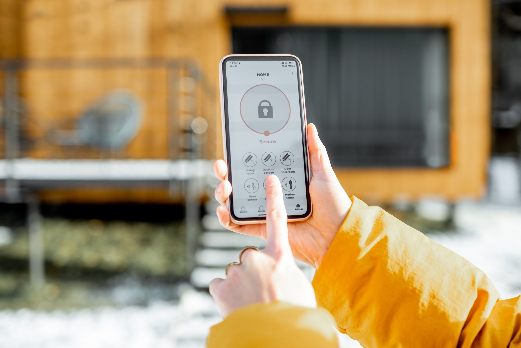 controlling home security from a mobile device .jpg