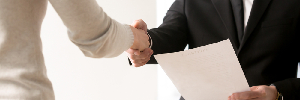 Close,Up,Hands,Of,Businesspeople,Greeting,Each,Other,Starting,Negotiations,